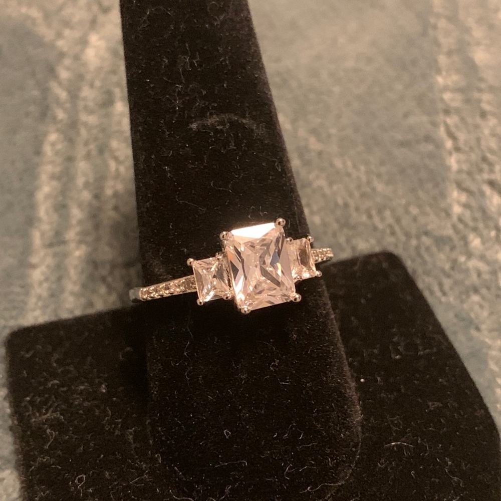 Ring - Picture 3 of 6